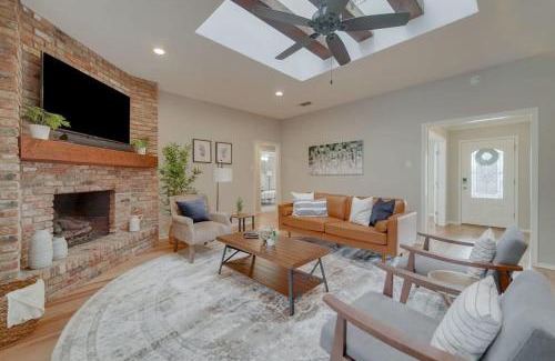 Buckingham House | Best of Richardson - 5BD-3BA with Pool, Patio, BBQ