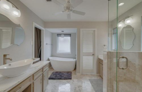 Buckingham House | Best of Richardson - 5BD-3BA with Pool, Patio, BBQ