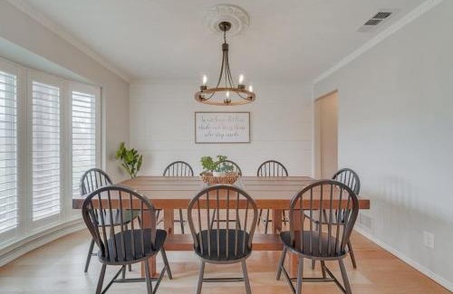 Buckingham House | Best of Richardson - 5BD-3BA with Pool, Patio, BBQ