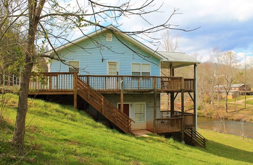 Franklin House | Best of Smokies - Riverfront, Waterfalls, Unforgetable - Got It All - DEAL!