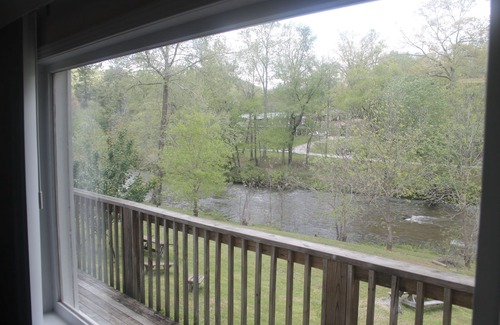 Franklin House | Best Of Smokies, Riverfront, Waterfalls - Paradise - Why Pay More - DEAL!