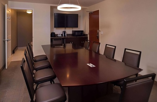 O'Hare Hotel | Best Pick! Spacious and Pet-friendly Unit, Free Airport Shuttle Service!