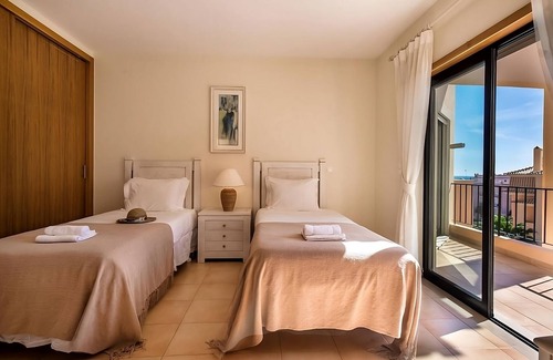 Praia da Luz Hotel | Best Place to Unwind! Full Kitchen, Outdoor and Indoor Pool, Free Parking!