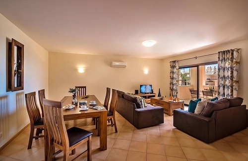 Praia da Luz Hotel | Best Place to Unwind! Full Kitchen, Outdoor and Indoor Pool, Free Parking!