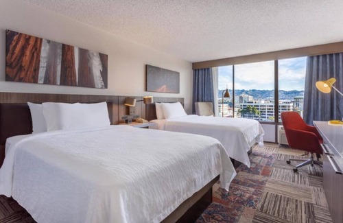 Emeryville Hotel | Best Place to Unwind! Pet-Friendly Property, Parking, Near Berkeley Art Museum