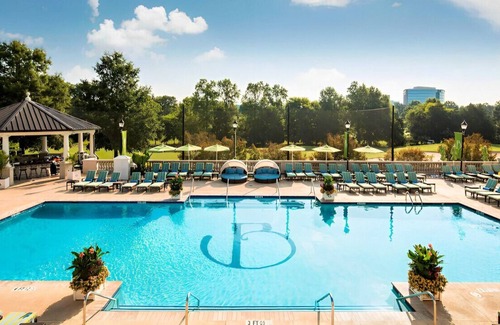 Ballantyne House | Best Room with Park Views! Restaurant & Bar