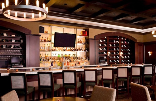 Ballantyne House | Best Room with Park Views! Restaurant & Bar