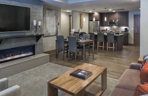 Breckenridge Cabin | BEST Ski in/Ski out! Grand Colorado Peak 8! Two Bedroom. Sleeps 8.