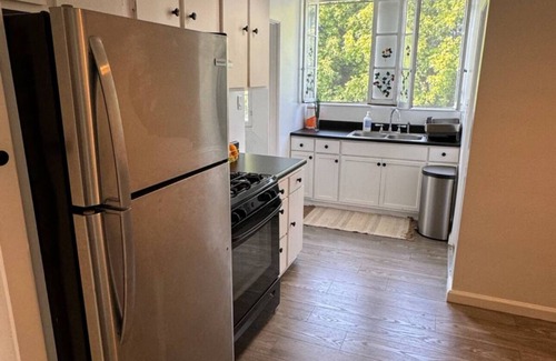 Pico - Robertson Apartment | Best, top, beautiful LA view 2-bedroom place with WiFi, AC in nice Los Angeles