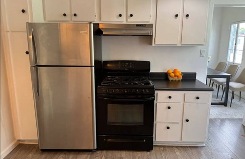 Pico - Robertson Apartment | Best, top, beautiful LA view 2-bedroom place with WiFi, AC in nice Los Angeles