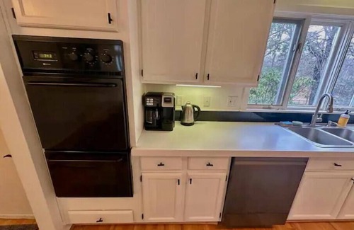 Alcova Heights House | Best Vacation Home in Arlington, 4 bedrooms 3 full bath, 8 beds, 12 guests