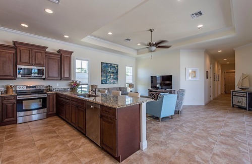 Naples Park House | Best Value In Naples Grand luxury 3 Bdrm Pool Spa Walk Bike To Gulf Spotless