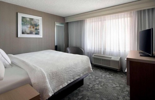 Tempe Hotel | Best Value, Quality Stay! Relaxing Unit, Pets Allowed, Outdoor Pool!