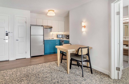 Downtown San Antonio Hotel | Best Value, Quality Stay! w/Outdoor Pool, Near Elmendorf Lake Park