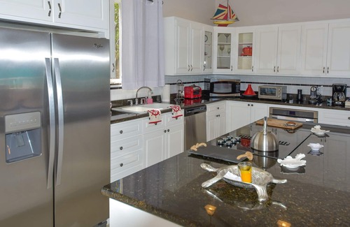 Great Exuma House | Best View in Exuma, Close to Lovely Beach - Solar, Water Pressure system & pool