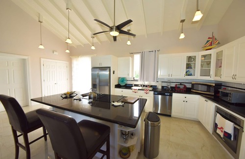 Great Exuma House | Best View in Exuma, Close to Lovely Beach - Solar, Water Pressure system & pool