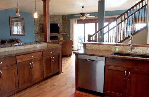 Glenwood Springs House | Best View in Glenwood Springs Hot Tub & Game Room