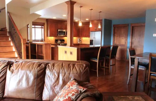 Glenwood Springs House | Best View in Glenwood Springs Hot Tub & Game Room