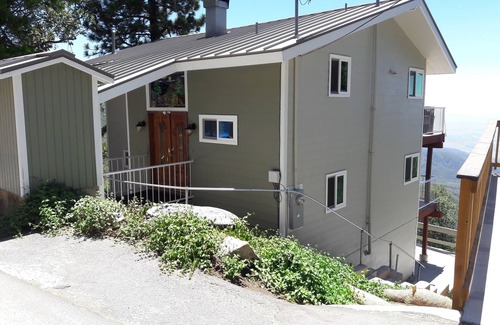 Running Springs House | Best View on the Mountain, All New Furniture/Beds, Internet for Remote work!