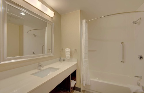 Seabrook Hotel | Best Western Hampshire Inn