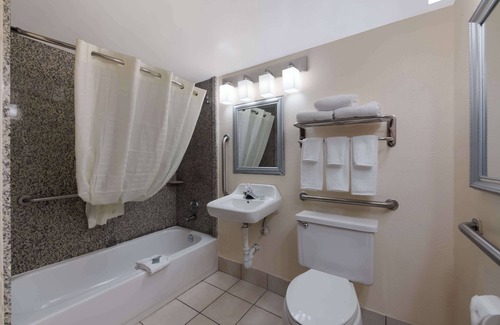 Coliseum Central Hotel | Best Western Hampton Coliseum Inn
