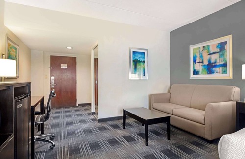 South Meadows Hotel | Best Western Hartford Hotel & Suites