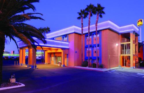 Paradise Hotel | Best Western McCarran Inn