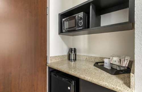 North Little Rock Hotel | Best Western Plus JFK Inn & Suites