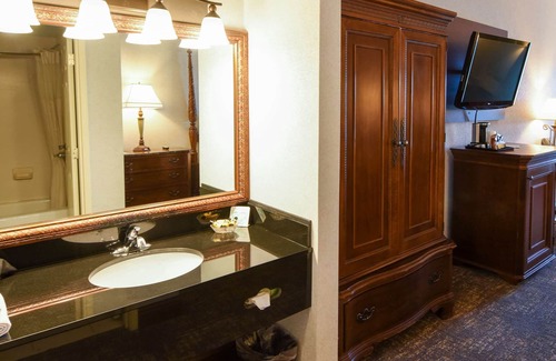 Mackinaw City Hotel | Best Western Plus Dockside Waterfront Inn