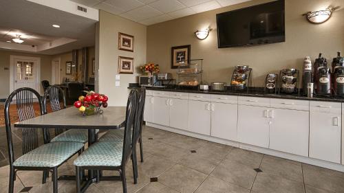 North Shore Hotel | Best Western Plus Heritage Inn & Suites Houston East
