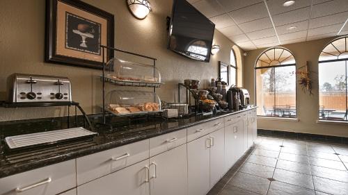 North Shore Hotel | Best Western Plus Heritage Inn & Suites Houston East