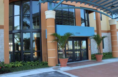 Country Walk Hotel | Best Western Plus Miami Executive Airport Hotel and Suites