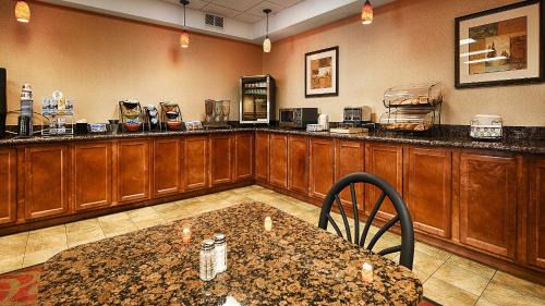 Midwest City Hotel | Best Western Plus Midwest City Inn & Suites