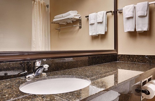 Mishawaka Hotel | Best Western Plus Mishawaka Inn