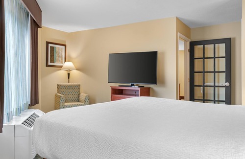 Traverse City Hotel | Best Western Plus Traverse City