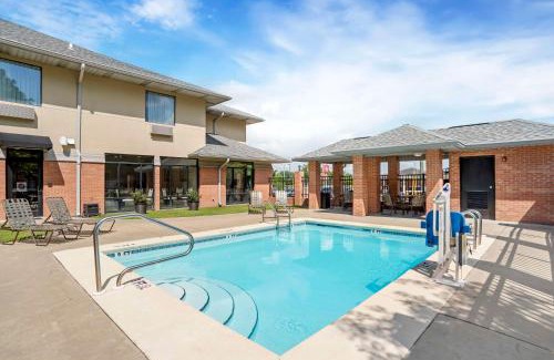 Demopolis Hotel | Best Western Plus Two Rivers Hotel & Suites