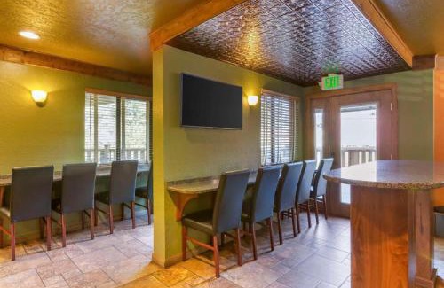 Red River Hotel | Best Western Rivers Edge