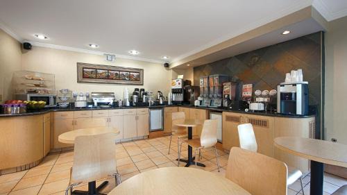 Snail Hotel | Best Western Silicon Valley Inn