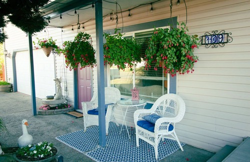 Yelm Bed & Breakfast | Betsy Pease Suite on BNB