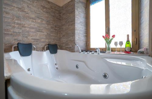 Quartiere XXIII Alessandrino Apartment | Bettí House vasca idromassaggio metro C Alessandrino - San Giovanni e trenino laziali-Termini -Bettí House