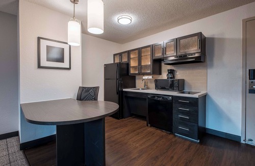 Fossil Creek Apartment | Better Choice for your Vacation! Free Parking Onsite, Pets Allowed