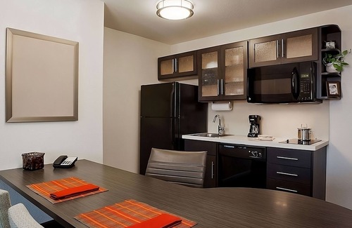 Southfield Hotel | Better Choice For Your Vacation! 3 Comfortble Units near Michigan State Fair!