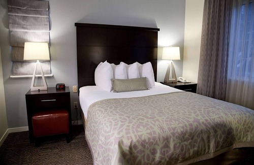 Sunnyvale Resort | Better Choice for your Vacation! THREE Relaxing 2BR Suites, Swimming Pool!