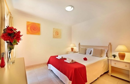 Meia Praia Hotel | Better Choice for your Vacation! Garden View, Full Kitchen, Swimming Pool!