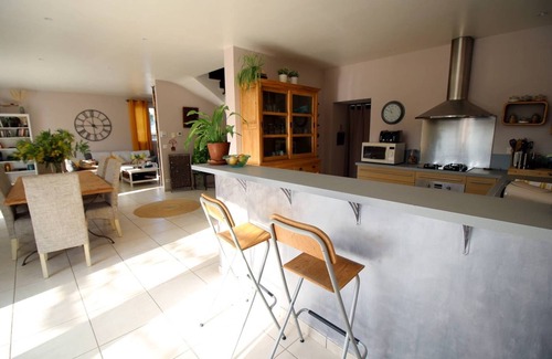 Chateaurenard House | Between Avignon and St-Rémy-de-Pce, air-conditioned villa, fenced pool, dog allowed (1).