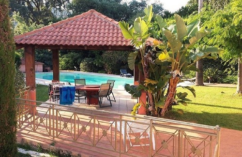 Santa-Lucia-di-Moriani House | Between sea and mountains, in the maquis. and with your feet in the pool