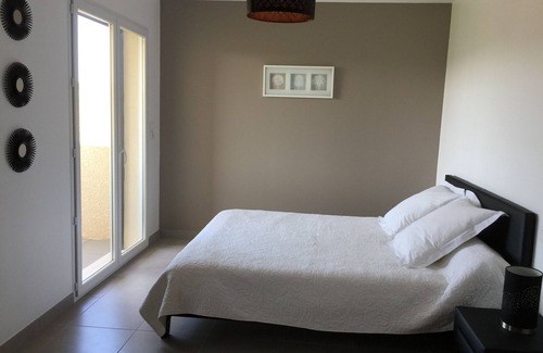 Pouzolles House | Between pechs and vines. Guest rooms
