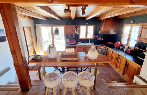 Chateau-Ville-Vieille Ski Chalet | Between ST VERAN AND CEILLAC Beautiful chalet comfort mezzanine fireplace 3Bathrooms