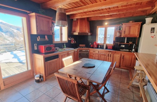 Chateau-Ville-Vieille Ski Chalet | Between ST VERAN AND CEILLAC Beautiful chalet comfort mezzanine fireplace 3Bathrooms