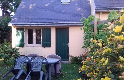 Asserac Apartment | Between sea and salt flats, Apartment in a house surrounded by a garden.